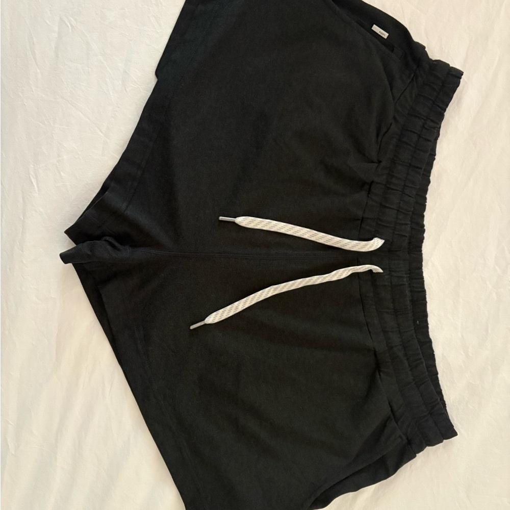Vuori Halo Performance Shorts NWOT Black Heather